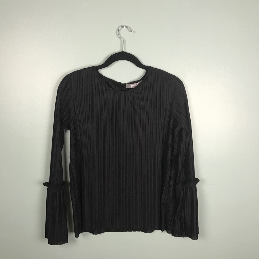 SOLD ✨ Bell Sleeve Blouse - Picture 2 of 4